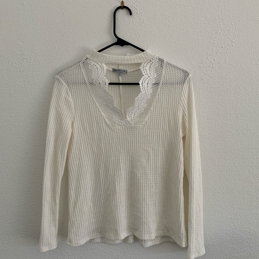 CHARLOTTE RUSSE white top🌼